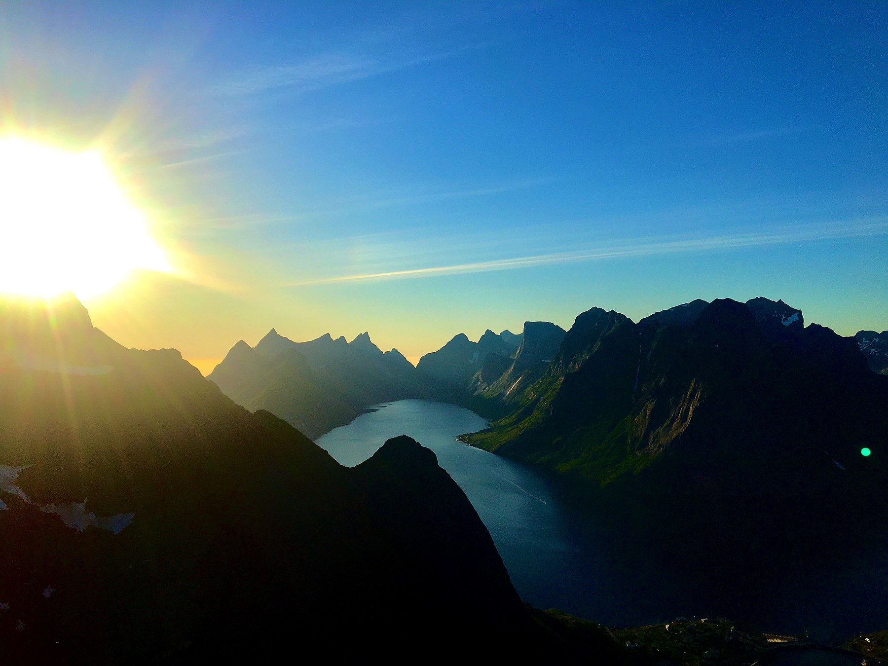 Utsikt over Reinefjorden fra toppen av Reinebringen